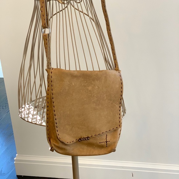 A Breath of Spring – in Winter (and a Give-Away  Vintage Cindy Kahn Design 747 Bag in Camel